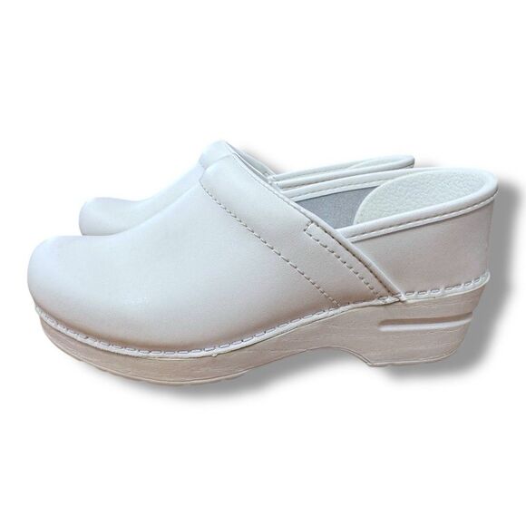 Dansko White Leather Professional Clogs Shoes Clean Medical Women’s US 5.5 EU 36 - Picture 2 of 11